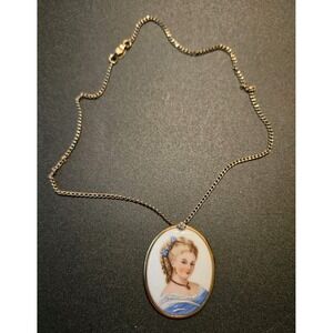 Vintage LIMOGES FRANCE Porcelain Cameo Brooch/Pendant (602)